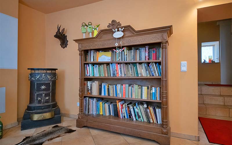 Bibliothek im Eingangsbereich